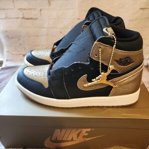 Nike Men's Air Jordan 1 Retro High OG Black Metallic Gold  sz 8.5